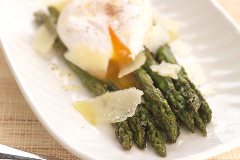 Grilled Asparagus Recipe With Poached Egg Great British Chefs