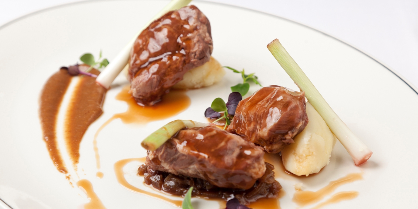 theboywhoatetheworld-cooks-braised-pig-cheeks-in-rioja-sherry-vinegar