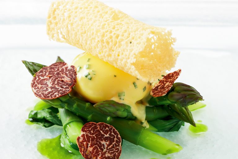 asparagus-recipe-truffle-duck-egg-hollandaise-great-british-chefs