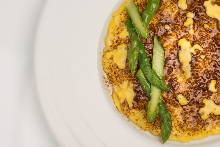 Risotto with egg yolk, liquorice powder and green asparagus