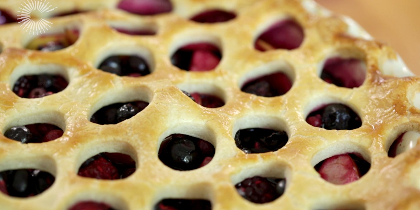 How To Make A Honeycomb Pie Crust - Great British Chefs