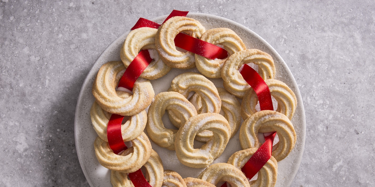 Featured image of post Swedish Desserts For Christmas - December is the best time of year for indulging in dessert.