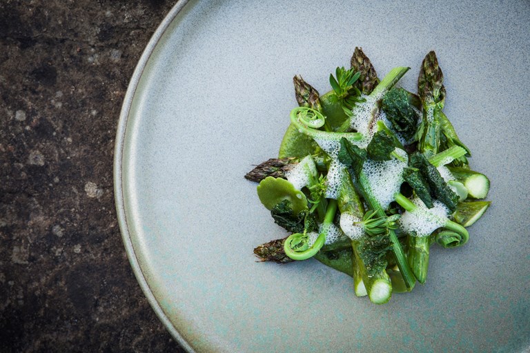 Asparagus With Hogweed And Mead Recipe - Great British Chefs