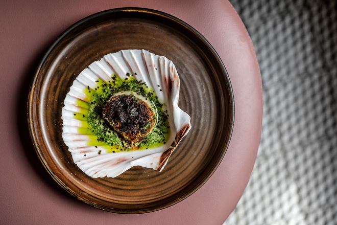 Lasooni scallop with Goan sausage and seaweed