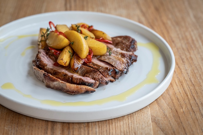 Pork rib-eye steak with chilli and apples